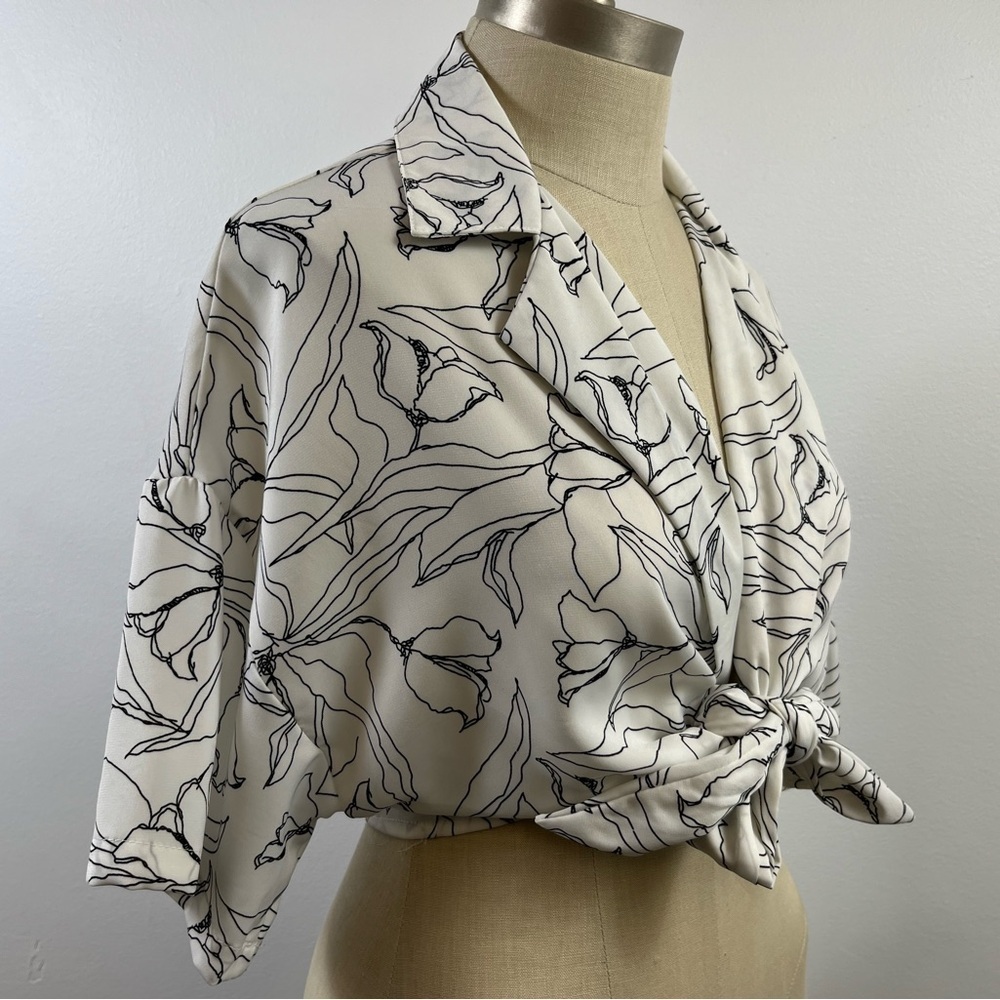 Jon & Anna Contemporary White and Black Floral Tie Front Crop Top, sz. MD - Picture 2 of 16